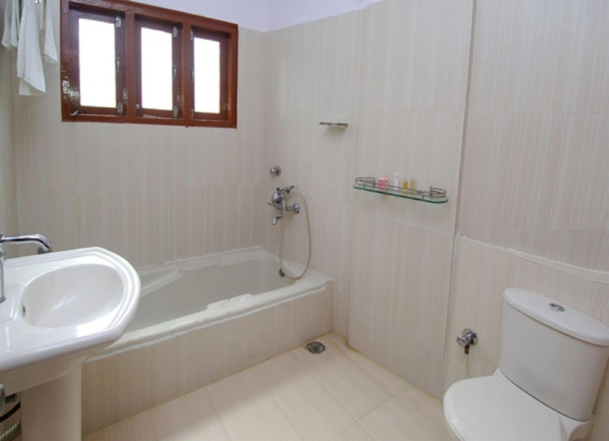 Oyo 6110 Thalassa Suites บังกาลอร์ ภายนอก รูปภาพ