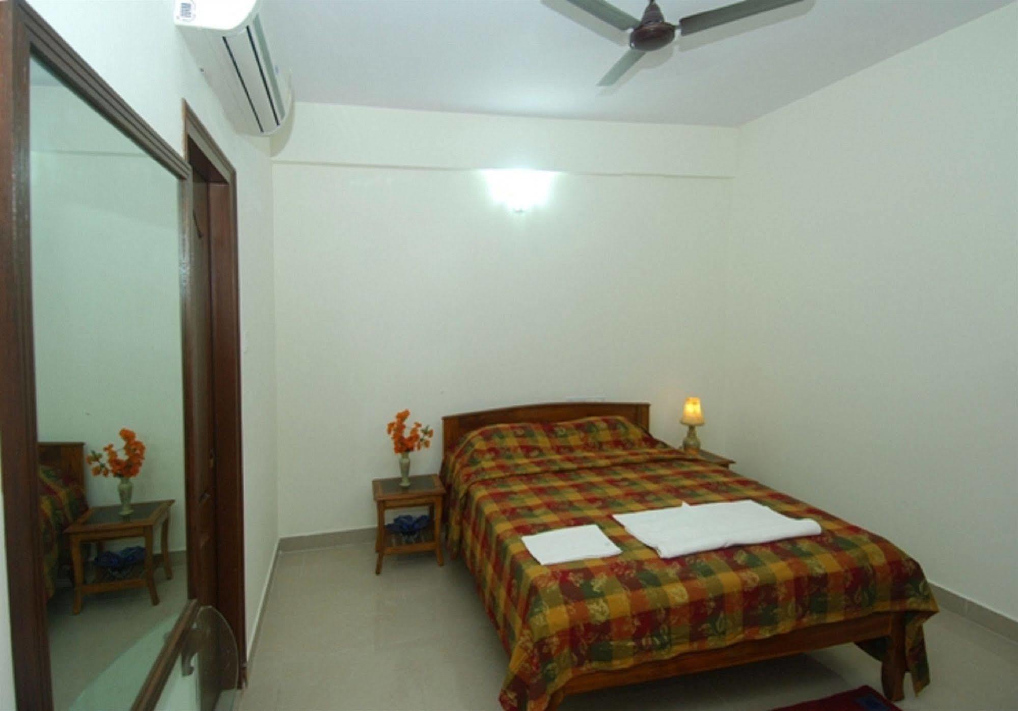 Oyo 6110 Thalassa Suites บังกาลอร์ ภายนอก รูปภาพ