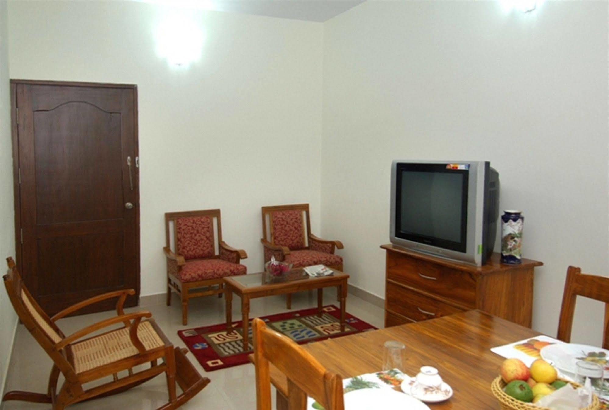 Oyo 6110 Thalassa Suites บังกาลอร์ ภายนอก รูปภาพ